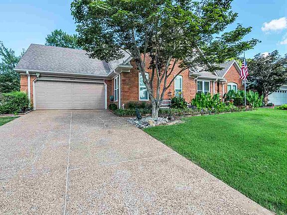 3rd image of 3864 Altruria Rd