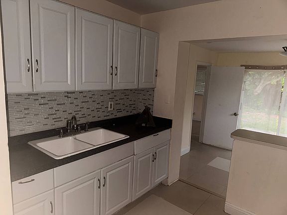 5th image of 520 NE 45th St