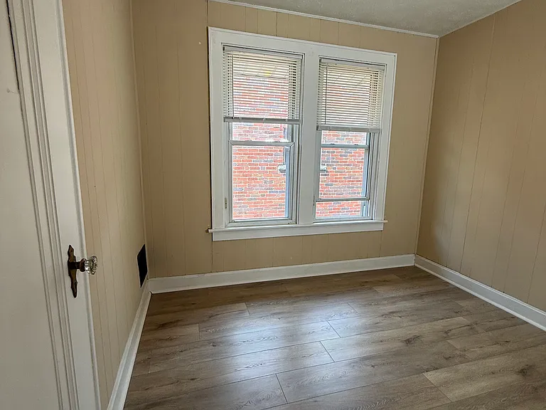 26-28 N Huron Ave — Photo 14