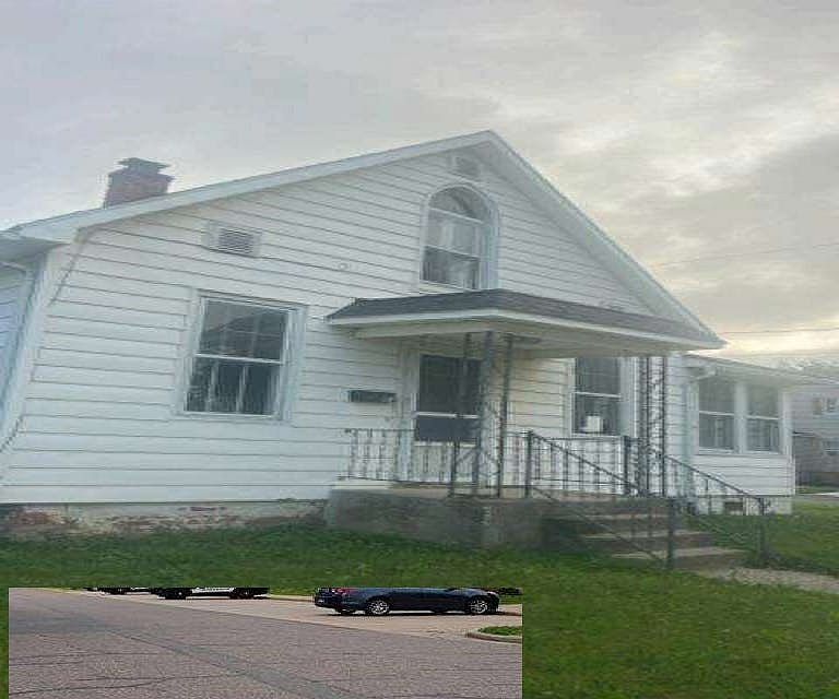 1st image of 741 E 2nd St
