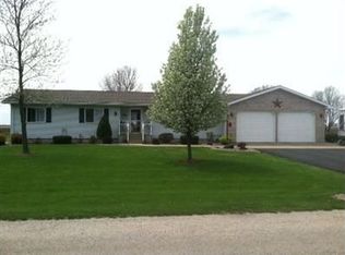 103 E Petersen Ct, Ashkum, IL 60911