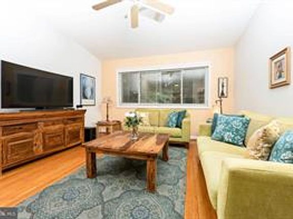 5th image of 7 Rollins Ct
