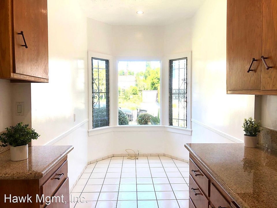1st image of 829 N La Jolla Ave