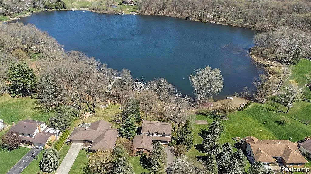 1373 Osborn Lake Dr photo 1