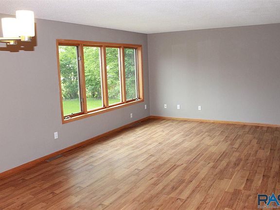 4th image of 502 Crystal Dr