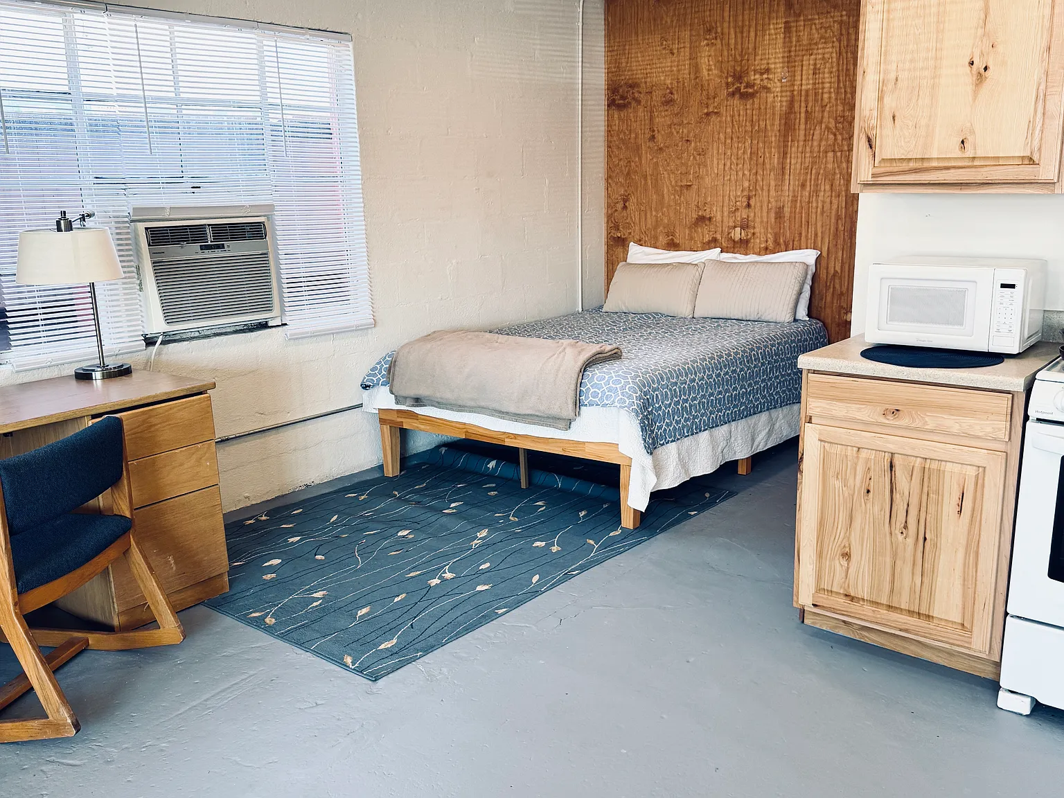 Studio, 500 sqft, $895 — Photo 2