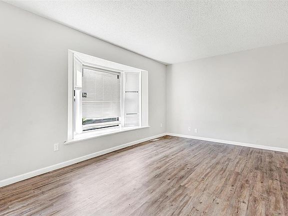 5th image of 1729 Arrowpoint Dr