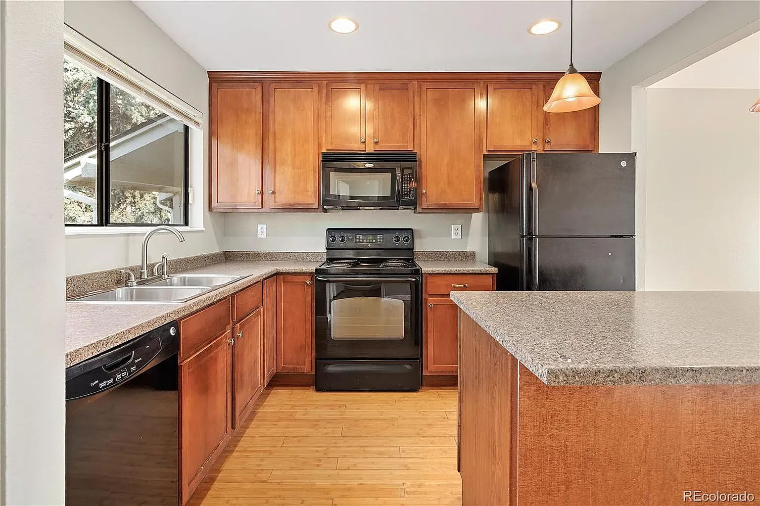 3 bed, 2.5 bath, 1755 sqft, $2,750 — Photo 4