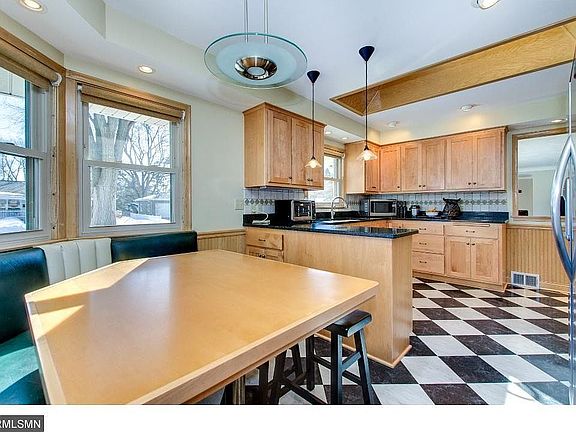 5th image of 1911 Simpson St