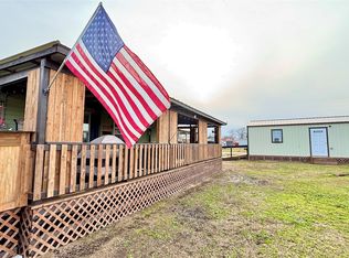 824 Holiday Village Dr, Quitman, TX 75783