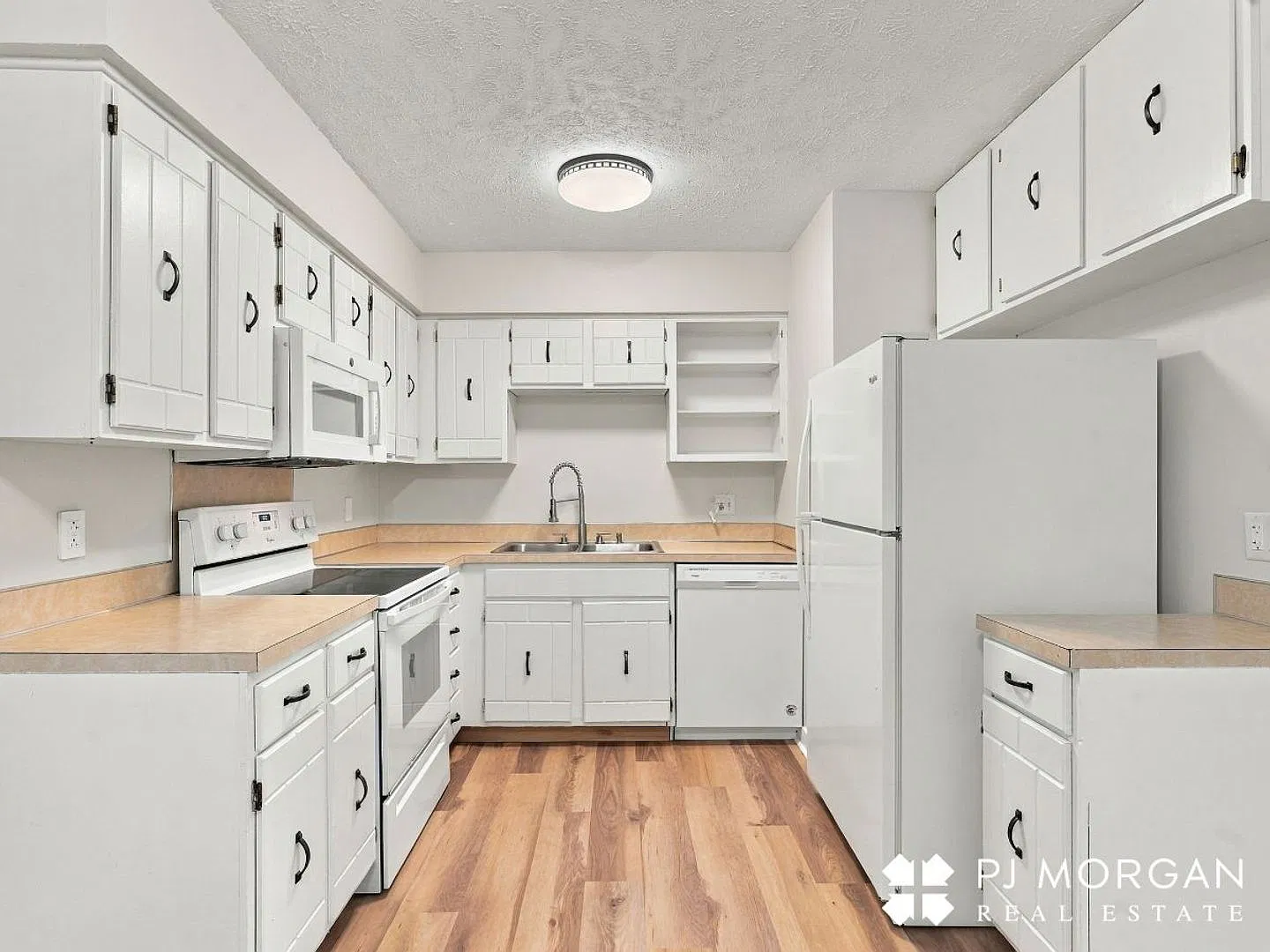 Newly Renovated & Move-In Ready! — Photo 4