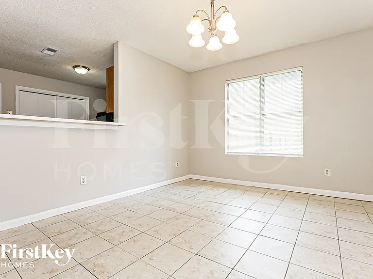 2347 Glencairn Ln SW — Photo 5