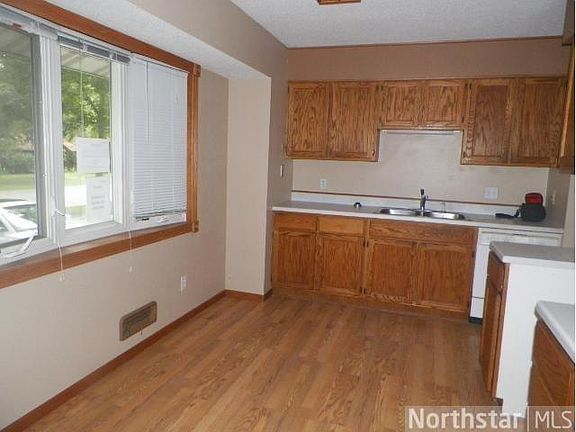 4th image of 838 Portland Ave