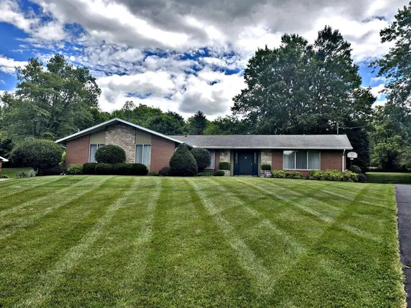 2082 Stowe Dr, Springfield, OH 45505