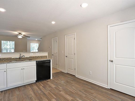 5th image of 918 Green St #F109