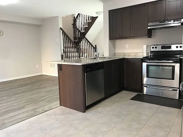 7 Ludolph Street Kitchener — Photo 3