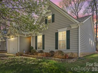 8636 Warwick Crest Ln, Charlotte, NC 28215