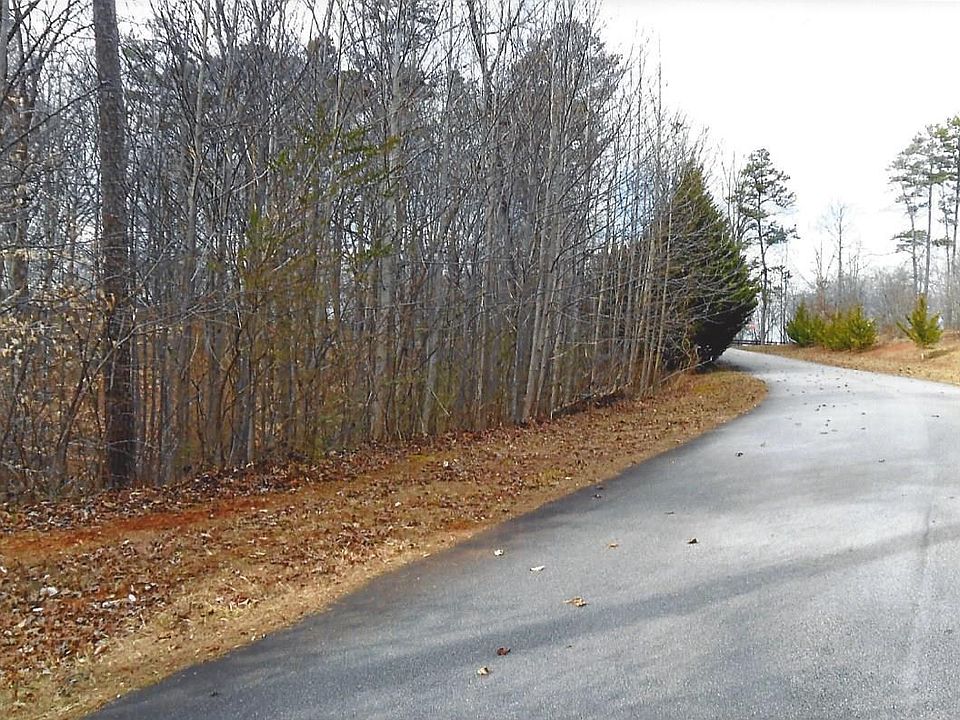 2nd image of Soque Hills Dr