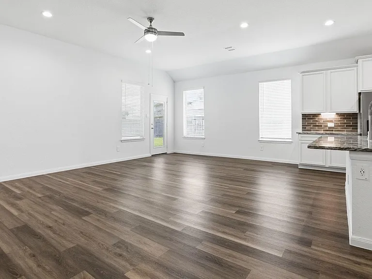 1606 Happy Valley St — Photo 3