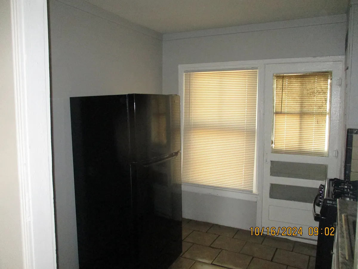 Kitchen - 909 3rd Ave N #61