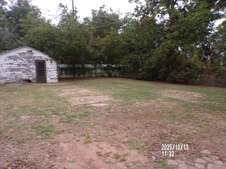 311 E Nevada St — Photo 26