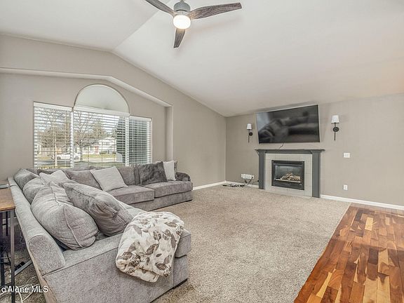 2nd image of 1066 E Ezra Ave