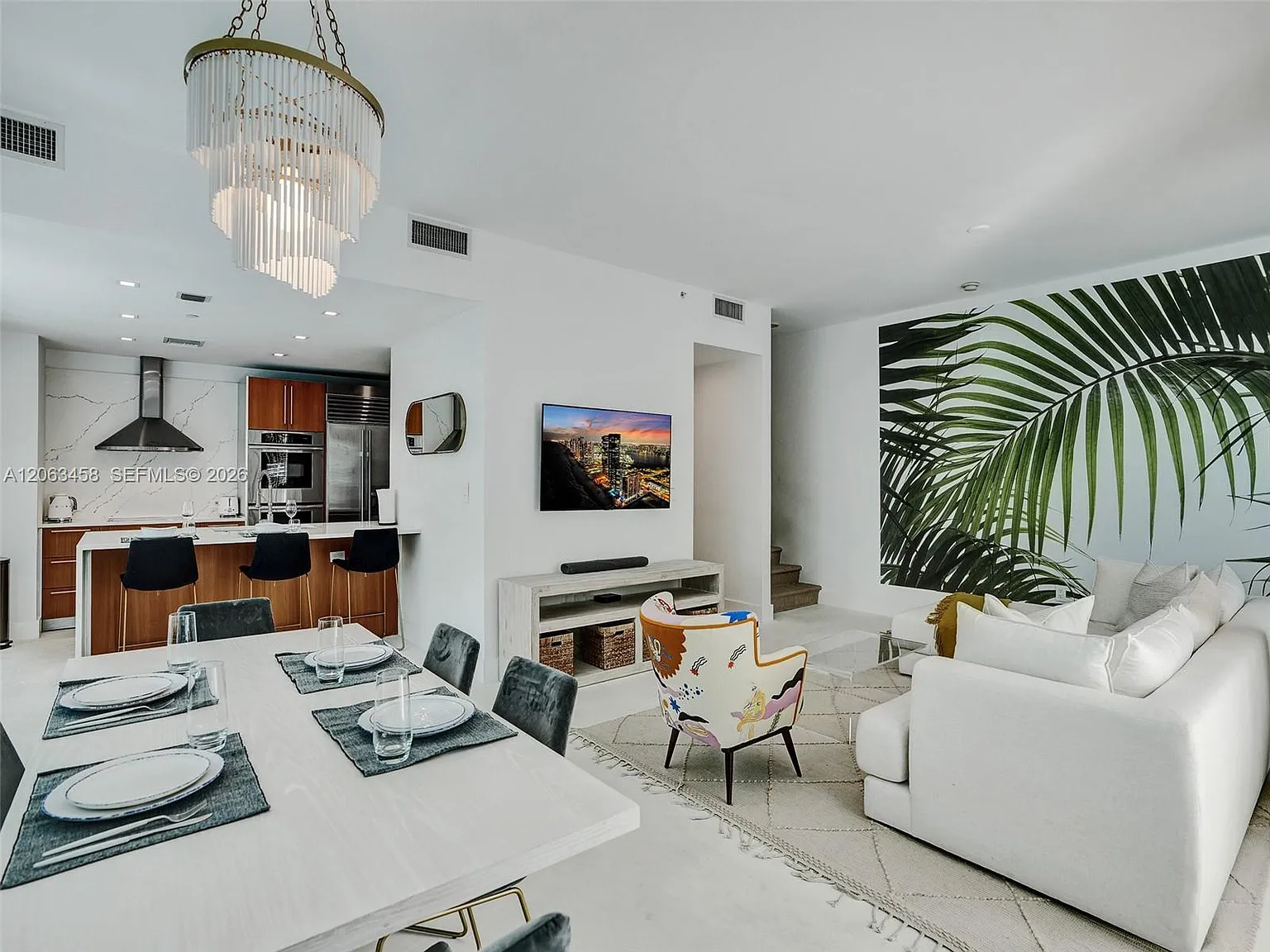 Spear At Aqua Condo — Photo 3