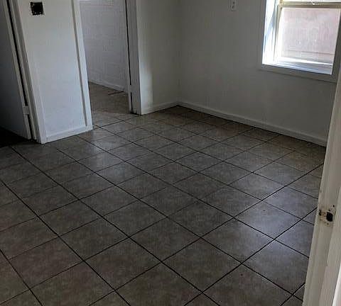 4th image of 422 W Hess Ave