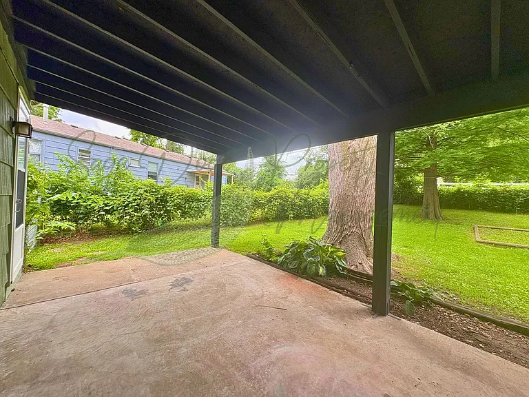 302 N Peck Dr — Photo 24