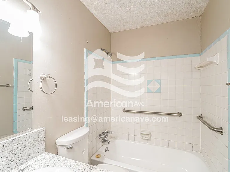 1597_007_main_bathroom_7.jpg