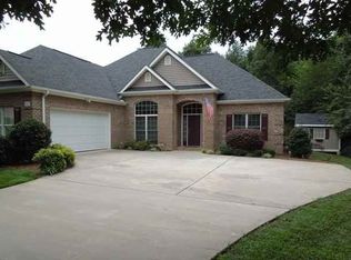 402 Autumn Trace Ln, Seneca, SC 29678