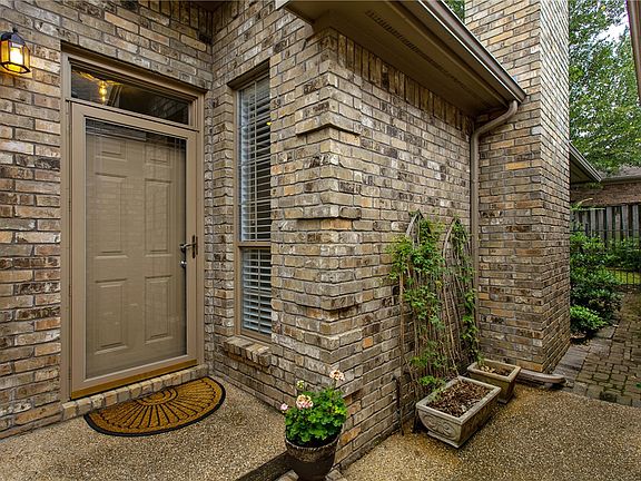 2nd image of 1302 Essex Grn