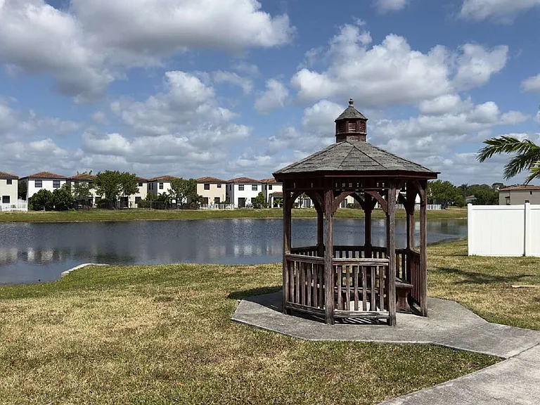 4230 Napoli Lake Dr — Photo 46