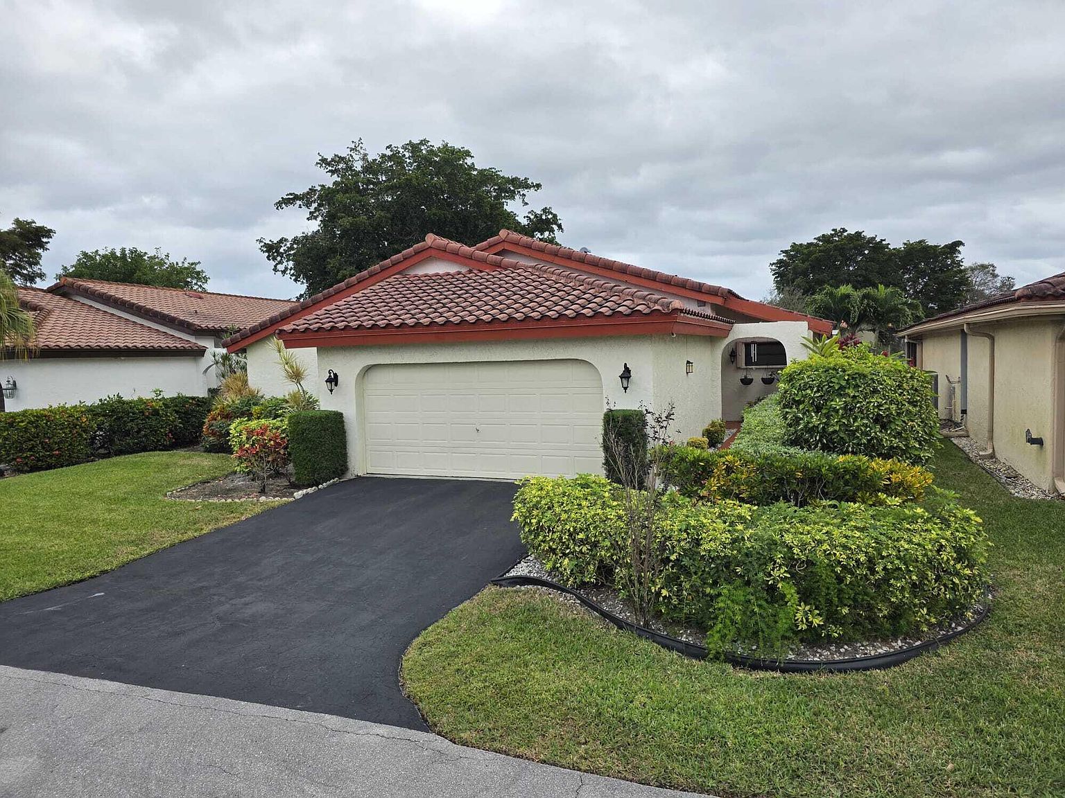 5665 Lakeview Mews Drive