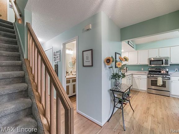 5th image of 6860 Northcrest Way E
