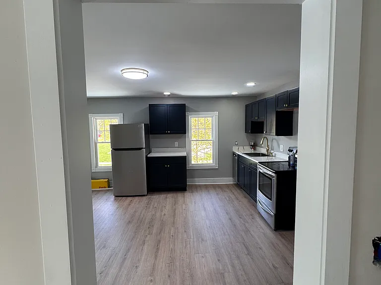 900 N Porter St — Photo 3