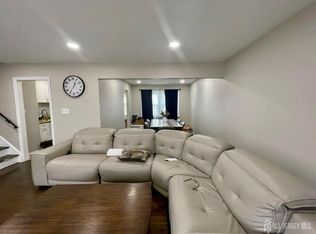 57 Beacon St, Port Reading, NJ 07064