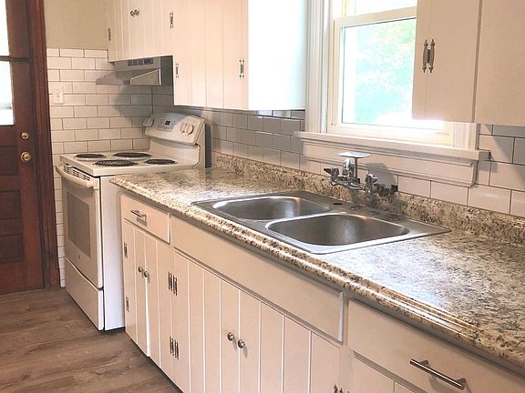 3rd image of 2720 Greenway Ave