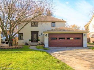 747 Rivard Blvd, Grosse Pointe, MI 48230