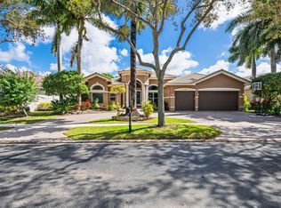 19450 Saturnia Lakes Dr, Boca Raton, FL 33498