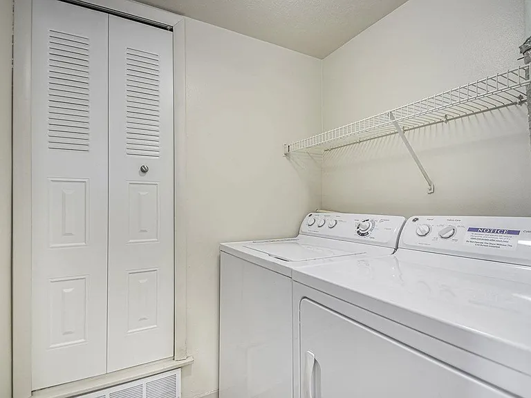 Indian Lakes Apartments — Photo 34