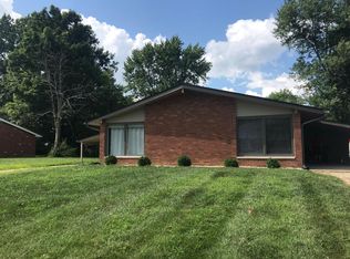 3710 1/2 Camelot Ln, Columbus, IN 47203