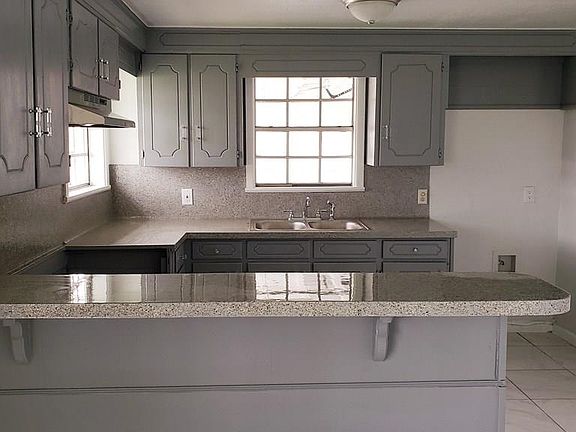3rd image of 4017 Wood Ave
