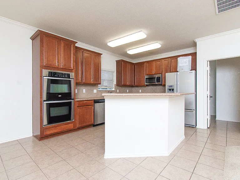 4902 Selenite Ct — Photo 8