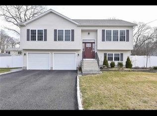 17 Meadowrue Trail, Saunderstown, RI 02874