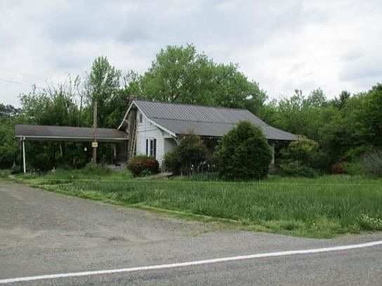 2nd image of 240 Simpson Mill Rd