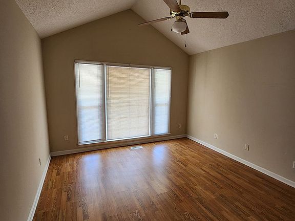 4th image of 126 W Holding Ave