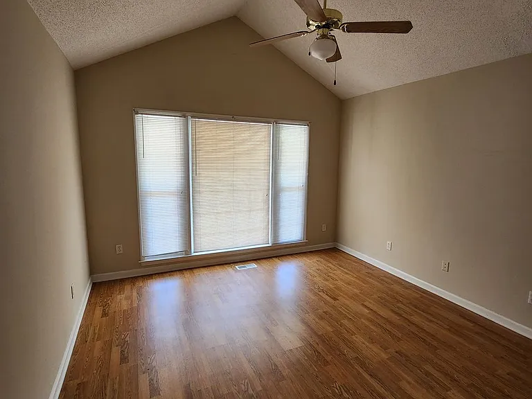 126 W Holding Ave — Photo 4