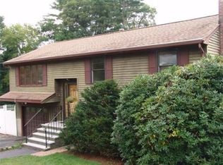 29 Meadowvale Rd, Burlington, MA 01803