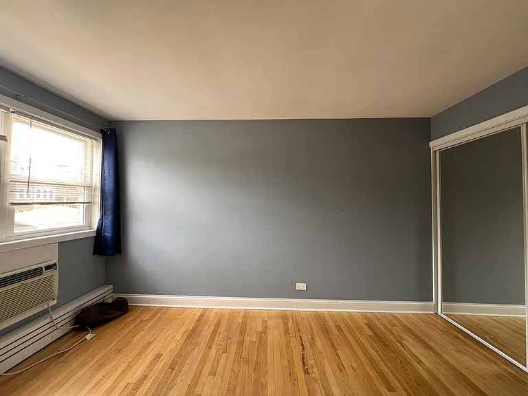 2400 W Balmoral Ave #2G — Photo 9